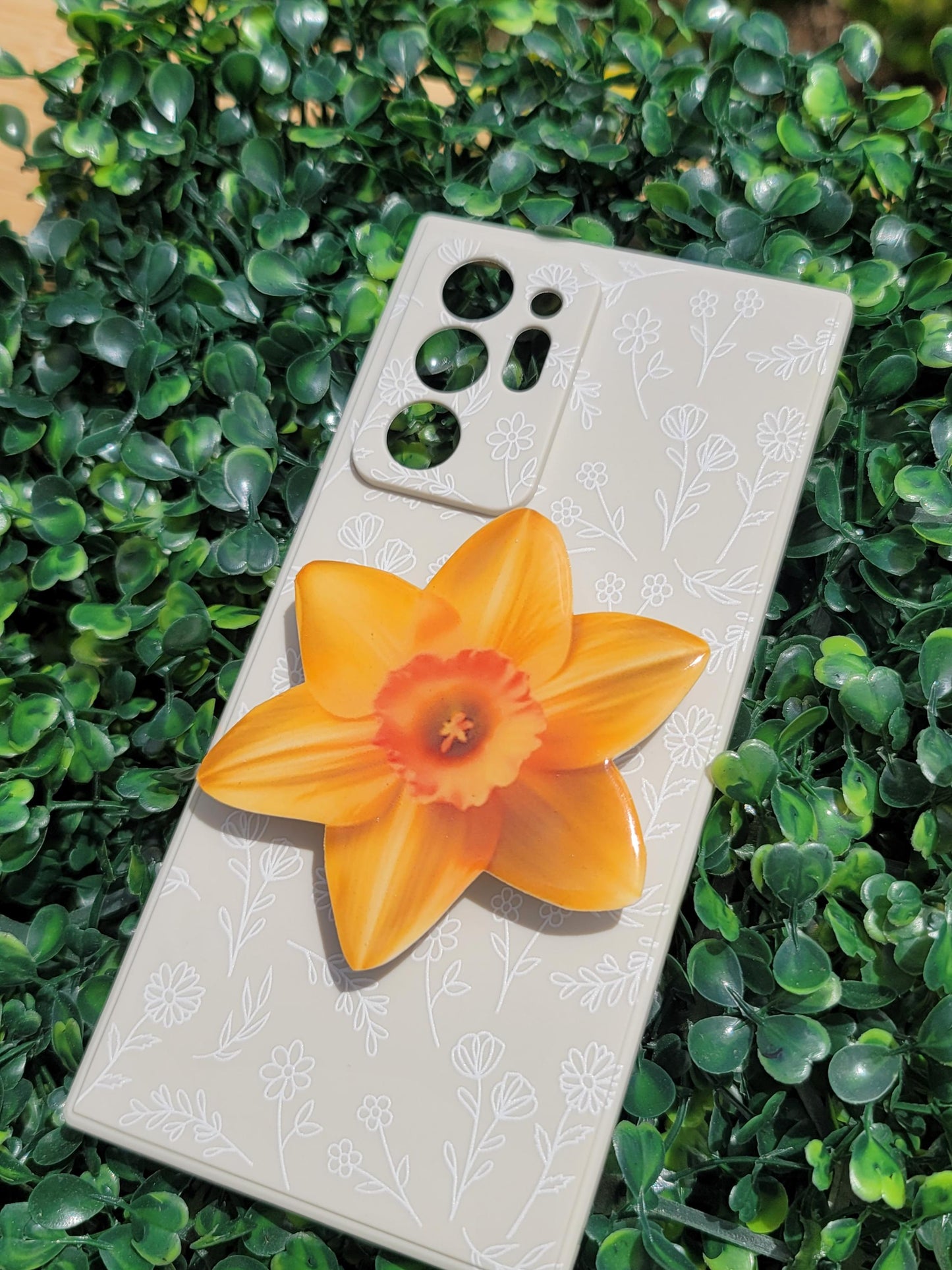 Daffodil flower phone grip
