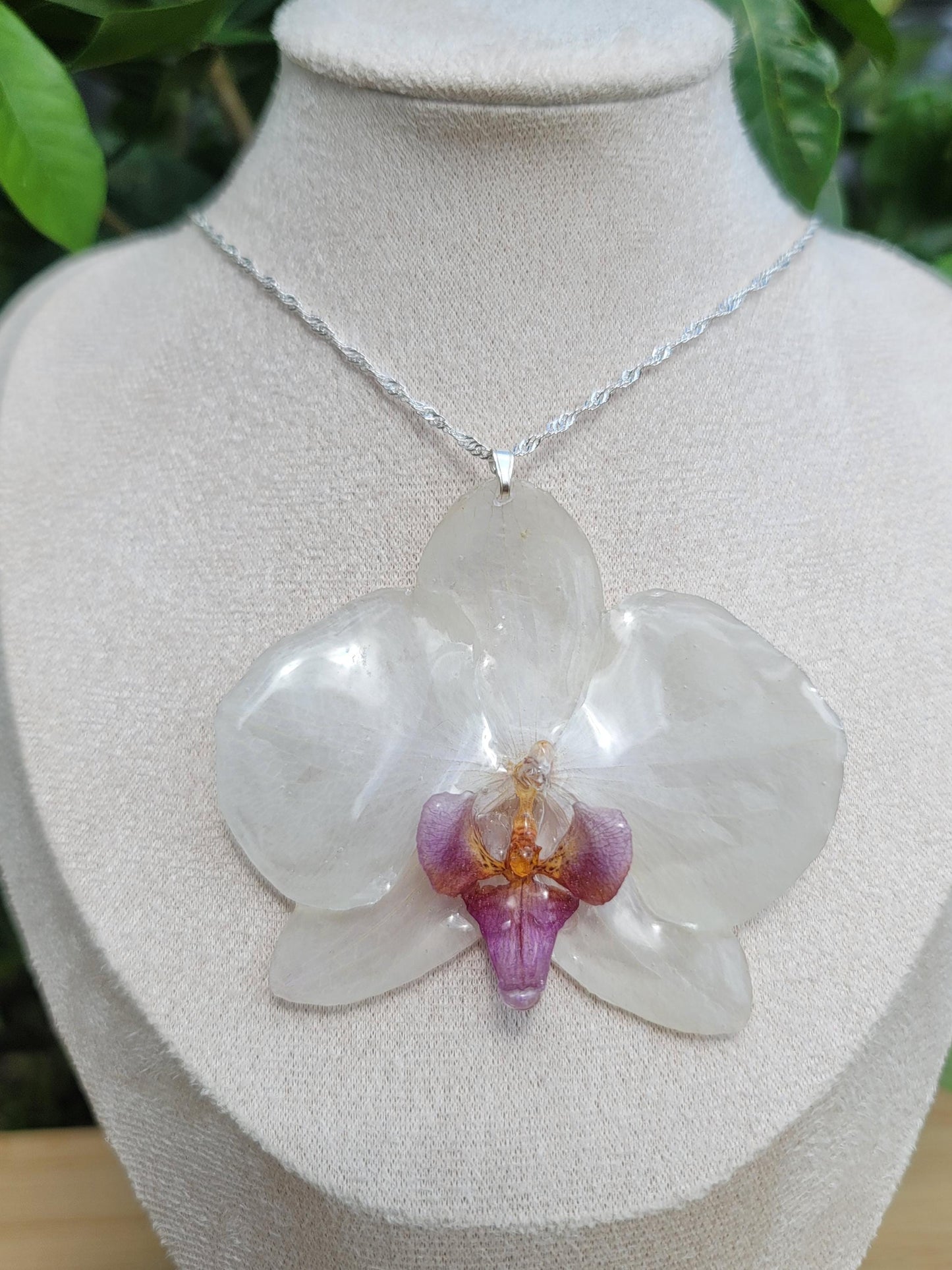 White Large Orchid Magenta Center Flower Necklace