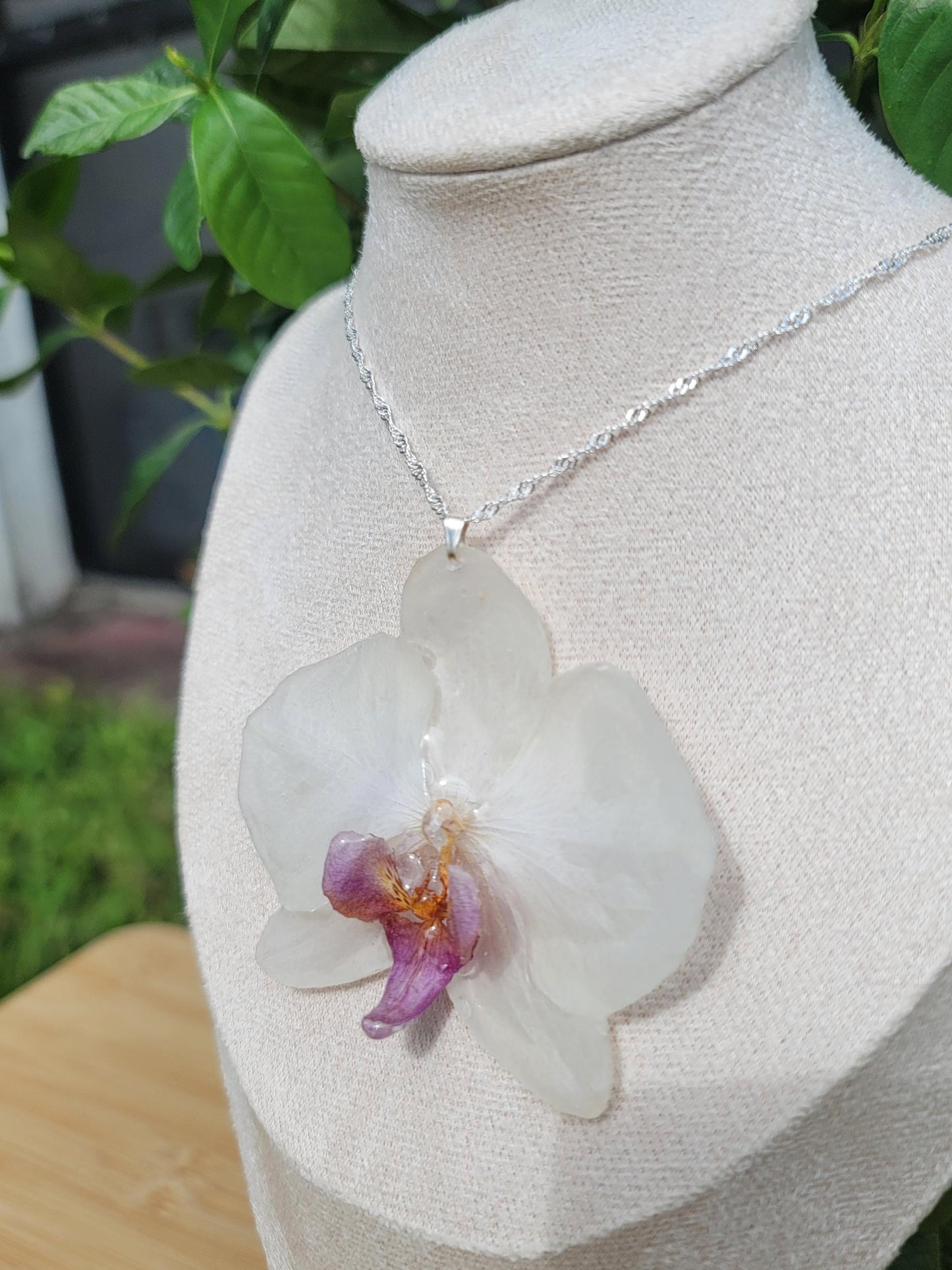 White Large Orchid Magenta Center Flower Necklace