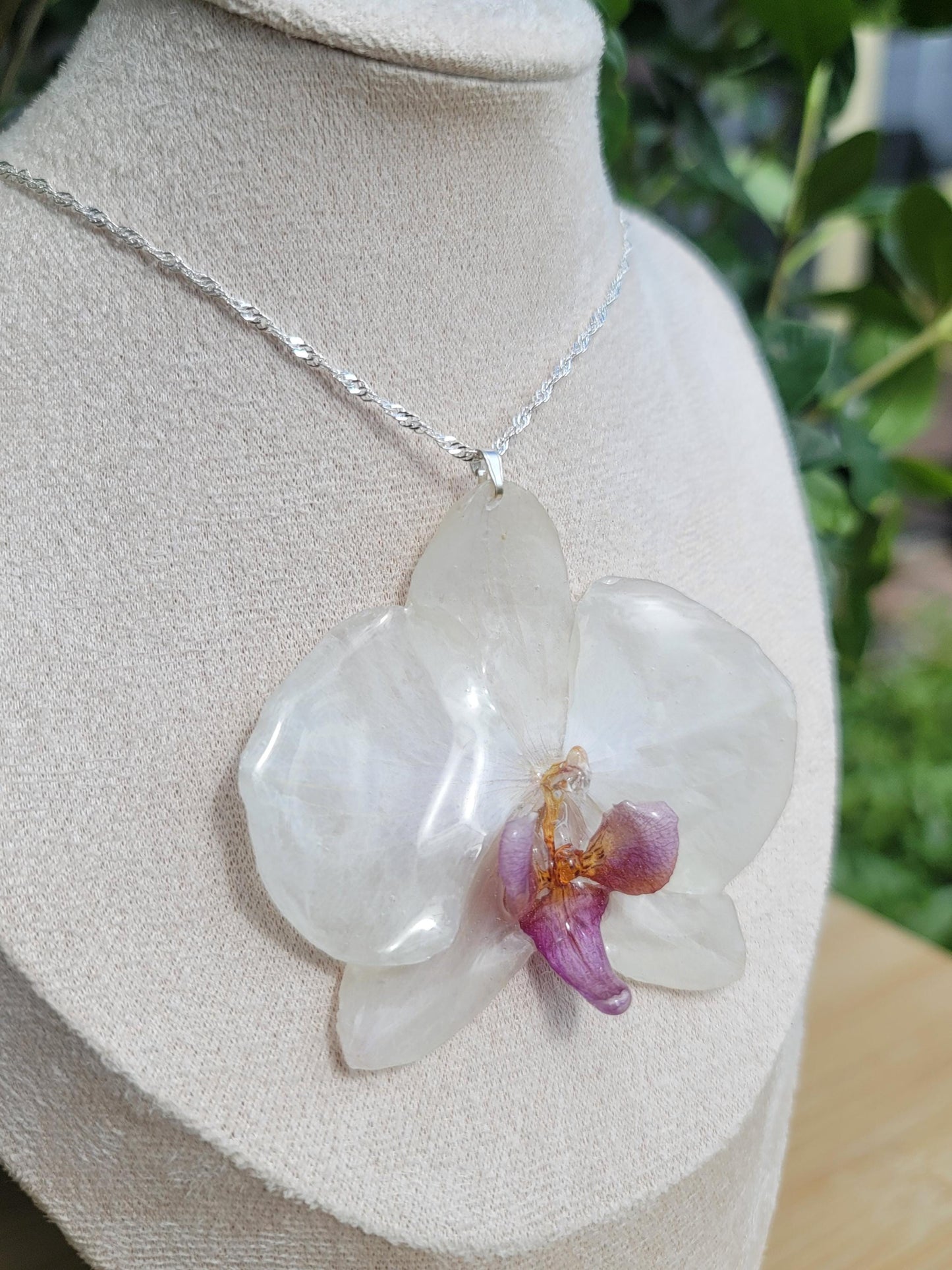 White Large Orchid Magenta Center Flower Necklace