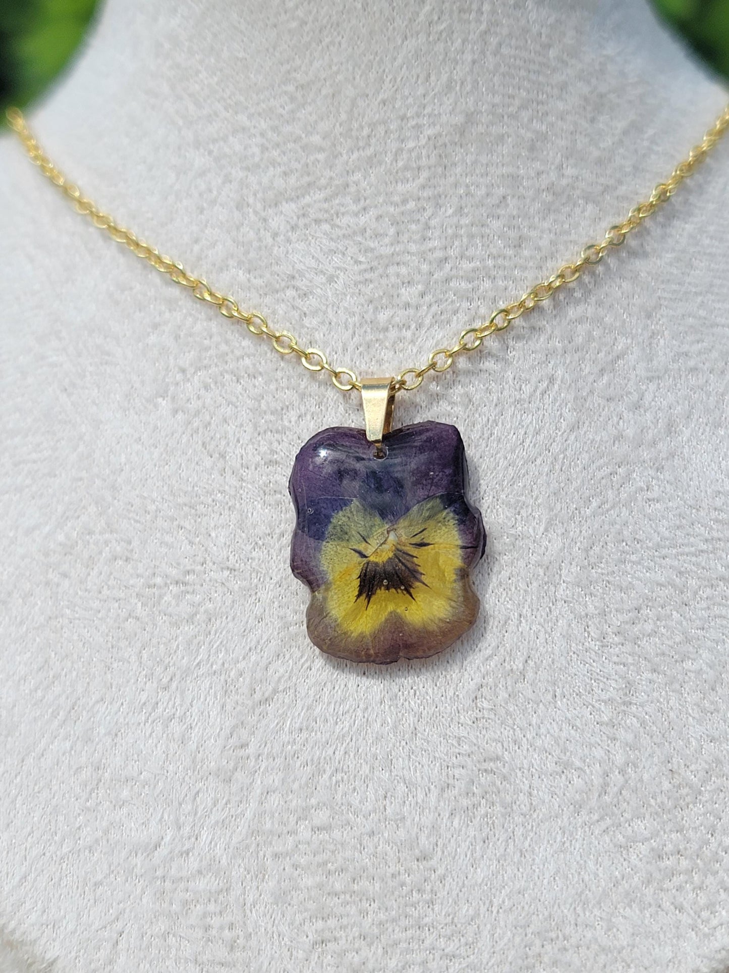 Pansy Real Flower Necklace