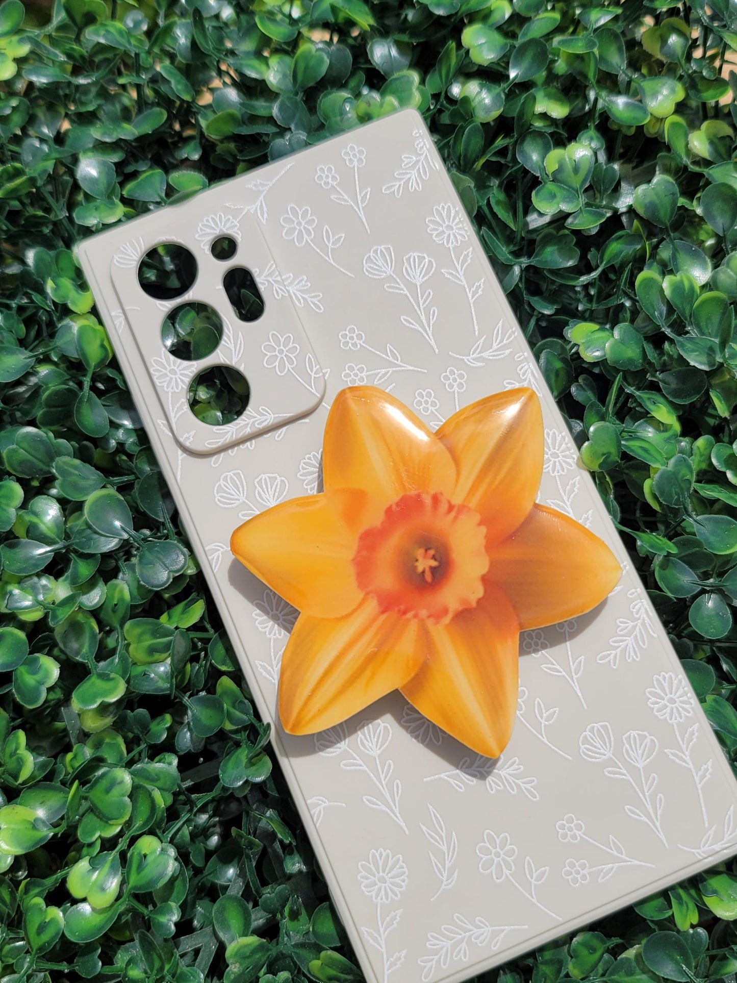 Daffodil flower phone grip